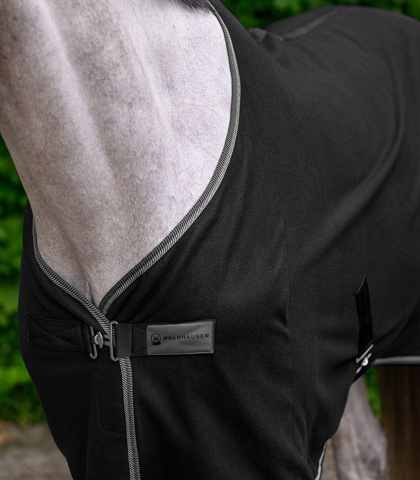 Couverture polaire ECONOMIC avec sangles croisées