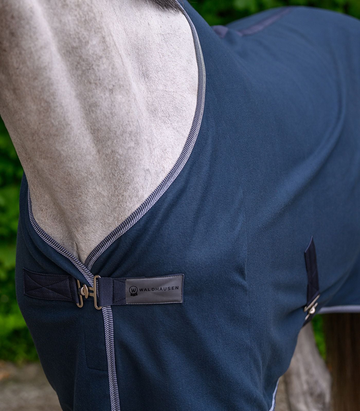 Couverture polaire ECONOMIC avec sangles croisées