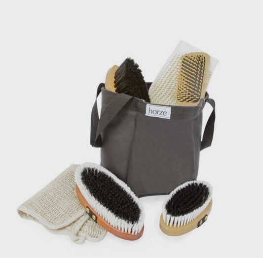 Ensemble sac à pansage et matériel de pansage en bois